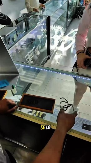 Turn your gold to cash… its that easy 💵💰 We’ll melt down your gold to get an accurate weight and reading on our XRF Gun. After that we’ll give you the best off for your gold and you can take home cash right away 🔥 #goldtrade #miamijewelers #goldismoney | JC Gold Jewelers