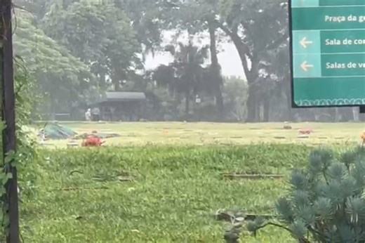 Fotos: corpos dos Mamonas Assassinas são exumados em São Paulo