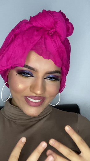 Bright Fashion: Styling a Pink Headscarf with Confidence