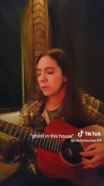snuck one in late tonight🌙 ❤️ me some @Alison Krauss #alisonkrauss #acousticcover #singersongwriter #countrymusic #countrycover