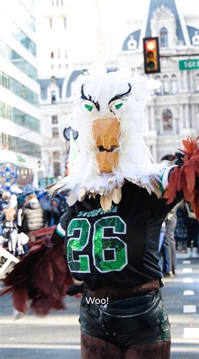 New Year’s Day in Philly began as it has for the past 125 years, with the Mummers Parade kicking off outside City Hall. Bitter cold temps delayed the string band competition, but that didn't deter marchers. ✏️: Nick Kariuki Cory Sharber 📷: Kimberly Paynter Full story → https://bit.ly/4po6M1p | WHYY