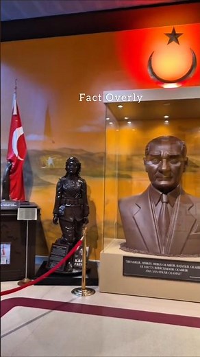 “World’s Biggest Chocolate Waterfall! Full Chocolate Museum Tour”