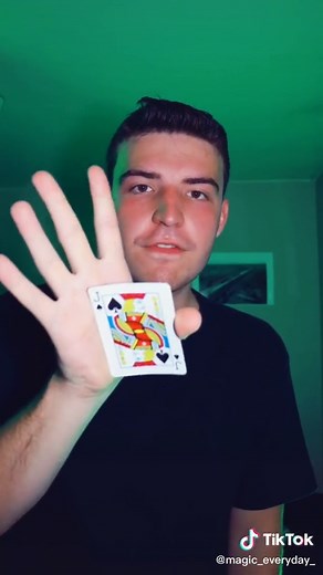Super Easy Magic Tutorial 😳 #magic #magictutorial #fyp #cardtrick