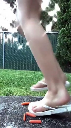 Flip flop asmr crushing (stomping included 😉)