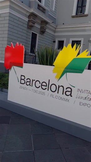 Además de la presentación de su novela Morir en la arena, Leonardo Padura recibió el Doctorado Honoris Causa del la Universidad de Guadalajara en la @filguadalajara. | Planeta de Libros México