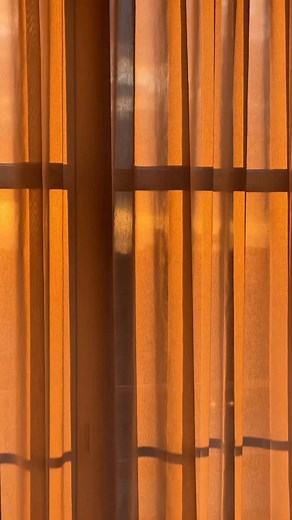 Good morning, Berlin ☀️ Our In-Room Breakfast service transforms your suite into the city's most exclusive dining venue. Start your day with quiet luxury and the view of the Brandenburg Gate serving as a majestic reminder of the history waiting just steps away. - Guten Morgen, Berlin ☀️ Unser In-Room-Breakfast-Service verwandelt Ihre Suite in die exklusivste Frühstückslocation der Stadt. Starten Sie Ihren Tag mit stillem Luxus und dem majestätischen Blick auf das Brandenburger Tor – ein geschich