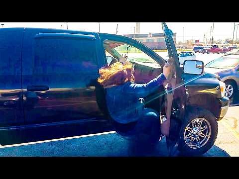 Can Women Even Drive? | Cars and Driving Disasters