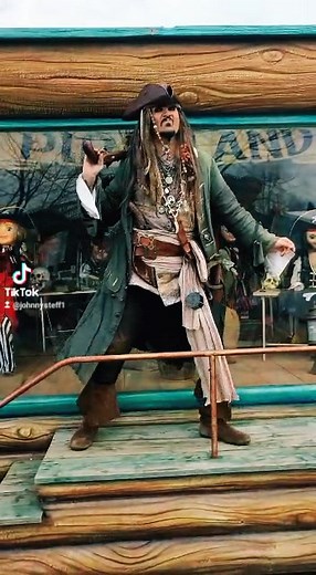 A pirate's life for me 🏴‍☠️☠️😁😁 #jacksparrow #piratesofthecaribbean #johnnydepp #piratland #johnnysteff #foryou #captainjacksparrow #fyp #pirate