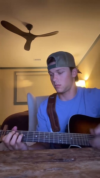 Tennessee Orange by Megan Moroney#tennesseeorange#meganmoroney #guitar #guitartok