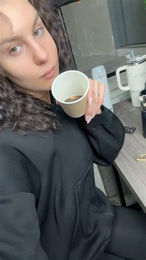 Я начинаю свой макияж с #кофе 😈 #арика #backstage