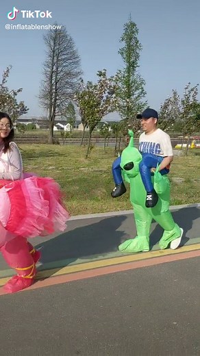 alien#halloween #inflatablecostume #funnyvideos #fyp