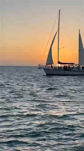 Just us sailing thru the sunset on Christmas Eve 🎄✌️ #keyslife FishMonster Key West | Floridays Key West