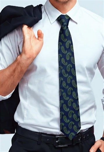 Necktie เนคไทผ้าไหมคุณภาพดี ลายลูกน้ำสีกรมท่า/เขียว อยู่ทรงสวยตลอดวันไม่ยับง่าย ที่ลงตัวสำหรับทุกโอกาส พบกับสินค้าของทางแบรนด์ที่ Shop ทั้ง 12 สาขา สามารถสอบถามข้อมูลเพิ่มเติมที่ Line : @angelinorufolo Website : www.angelino-rufolo.com Shopee : angelinorufolo Lazada : angelinorufolo TikTok : angelinorufolo => Shop #AR #angelinorufolo #necktie #cufflinks #menaccessories