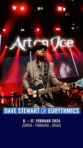 ON STAGE: Dave Stewart von Eurythmics 🎤 Er ist eine lebende Legende, die im wahrsten Sinne des Wortes Musikgeschichte geschrieben hat 👏 In den 1980er Jahren gründete er zusammen mit Annie Lennox das bahnbrechende Powerhouse-Pop-Duo namens Eurythmics. Ein Hit reihte sich an den nächsten, sodass sie zu globalen Superstars avancierten 💥 Der weltweite Erfolg war garantiert, denn er schrieb und produzierte Monsterhits wie "Sweet Dreams (Are Made of This)", "Here Comes The Rain Again" und "There Mu