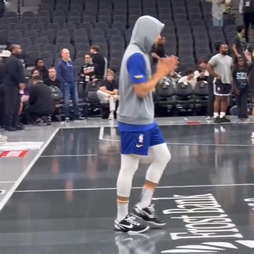 3.9K views · 37 reactions | Stephen Curry is wearing black and white Nikes in his first game as a sneaker free agent. #theclutchshooter #stephencurry #Warriors #stephcurry #DubNation #WarriorsNation #GoldenStateWarriors #nike #nikeshoes | The Clutch Shooter | Facebook