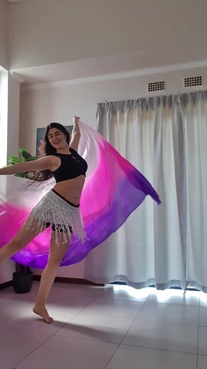 Arabesque practice 💃🏻 Visit my website to book private Zoom classes and learn choreographies www.halabellydance.com #bellydance #bellydancepractice