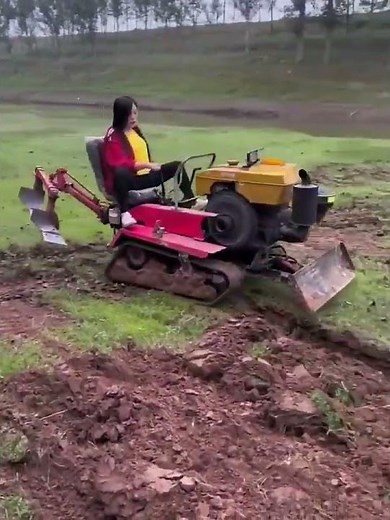 Chinese-made compact/riding mini crawler tractor