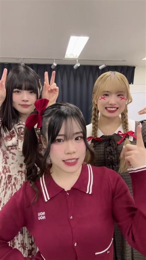 もうすぐバレンタインデー🍫💝 14日には新宿Biskeさんにてライブがあります🎶❤️‍🔥 ニエピ入場の方にはもれなく特別来場特典配布しちゃうよ~~ 全4種✨¥500円で販売も決定❗️ 左から じゅな💚@わたしとだれか きずな🩷@しまや きずな ☺︎ あおい🩵@茅乃碧依-Aoi Kayano- #fruitszipper さん#ハピチョコ #アイドル #ニエロピエロ #ニエピ