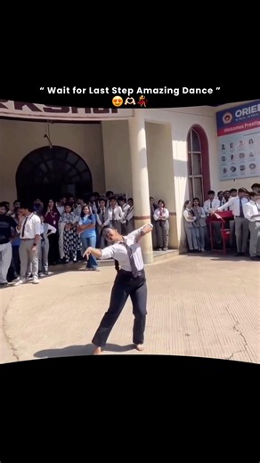 Manwa Laage 🌸💃 || Dance Performance 🎭 in college || by her || #dance #shorts #btech #viral