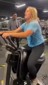 Funniest gyn Equipment Fail You’ll See All Week A glamorous Brazilian woman tries to stay balanced as the mechanical horse begins shaking with industrial-level intensity. The crowd films, laughs, and reacts in total shock as the machine vibrates wildly out of control. Everything is safe, comedic, and filmed in a bright, wholesome gym setting—capturing a perfect “unexpected funny moment” that feels like a real viral gym clip. If you enjoy gym fails, gym comedy moments, and unpredictable public bl