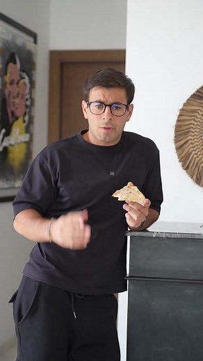 𝐍𝐎𝐑𝐌𝐀𝐋𝐈𝐙𝐈𝐍𝐆 𝐇𝐄𝐀𝐋𝐓𝐇𝐘 𝐅𝐎𝐎𝐃 🥗 Why every time we are eating healthy 🍏, everyone’s assumes that we are on a diet or want to lose weight 🙃 This happens to me all the time… when I’m ordering food with friends for example, and always go for the healthier options, they look 👀at me liiiiiike, WHY? 😂 Well, we need to change our thinking and start realizing that eating healthy is the new normal… Eating fresh food 🥑 will bring you so much more than fast food, and you’ll notice it 