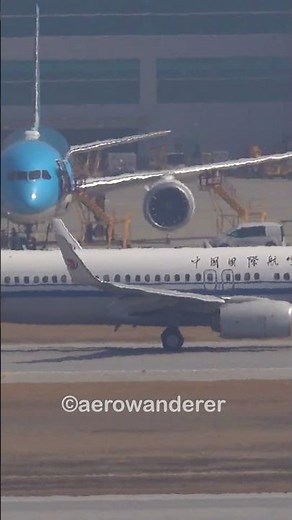 AIR CHINA B737-800 takeoff at Seoul Incheon Airport #shorts #aviation #airchina #b737 #seoul #plane