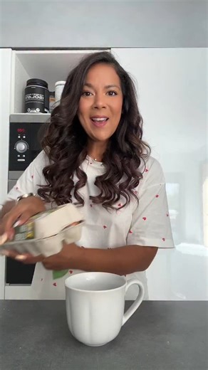 Kyria Nichelatti on Instagram: "Publicité | petit déjeuner express coco chocolat @koro_fr 😋 code promo : OHPETARD il te donne -5% sur tout le site 😎 ( toute l’année sans minimum d’achat ) Pour 1 mug cake : - 1 compote sans sucre ajouté - 1 œuf - 15gr de farine d’amande @koro_fr - 15gr de crème d’amande à la coco bio @koro_fr - 15gr de pepite de chocolat 70% Cuisson : 2min au micro onde 😋 #koro #codepromokoro #korofrance #recettekoro #korofood #unboxingkoro #codekoro"