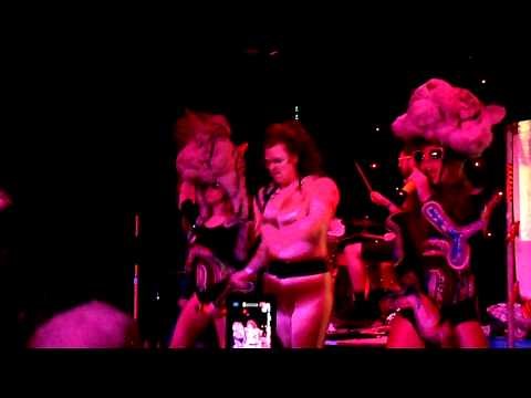 Leslie Hall - Tight Pants Body Roll (Live)