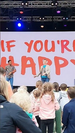 CBeebies House Party Live ‪@officialaltontowers‬ #cbeebies #mistermaker #ifyourehappyandyouknowit