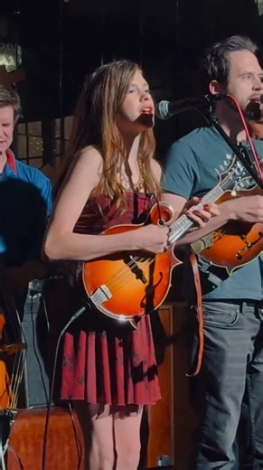 Nashville Stage for Singing Teen? 🤩 #bluegrass