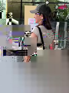 Khushi Kapoor, Kriti Kharbanda, Kritika Kamra and Shamita Shetty Spotted at Airport | Bol Bollywood Videos