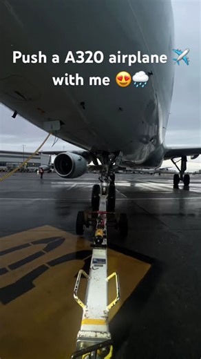 Push a A320 airplane ✈️ with me 😍🌧️ #aviation #pushback