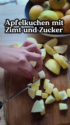 67K views · 217 reactions | Schneller, saftiger Apfelkuchen aus der Springform Saftig, einfach und perfekt für den Herbst  https://www.einfachmalene.de/schneller-saftiger-apfelkuchen/#recipe Folge mir für mehr einfache Rezepte! #einfachmalene #apfelkuchen #apfelrezept #backrezept #herbstrezepte | Einfach Malene - der Foodblog | Facebook