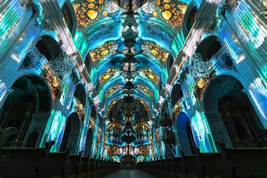 Flow : le nouveau spectacle immersif son et lumière au Palais de la Bourse