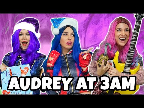 DESCENDANTS 3 AUDREY QUEEN OF MEAN AT 3AM? Audrey vs Mal and Evie. Totally TV Parody