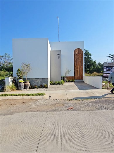 🔵 VISITA EL VIDEO COMPLETO 🔵 Una obra de: Slab Arquitectura @arq.slab Titulo del video: Casa Moderna de un Nivel única en Colima | Obras Ajenas | Slab Arquitectura Disponible en YouTube: https://youtu.be/B-H4TC5ere0?si=A69HditTWLZVhCXE — #cotaparedes #obrasajenas #casas #arquitectura #arq #arquitecturaydiseño #architecture #architecturedesign #videosdearquitectura #arquitecturamx #consejosparaestudiantes #estudiantesdearquitectura
