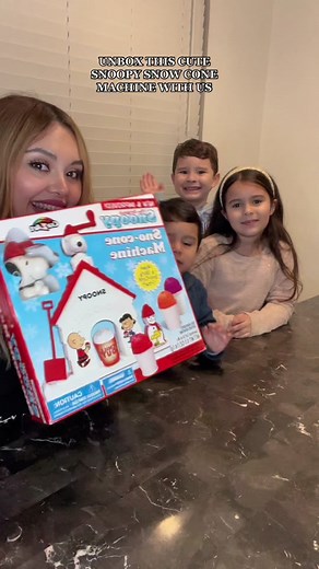 Unboxing the Cute Snoopy Snow Cone Machine