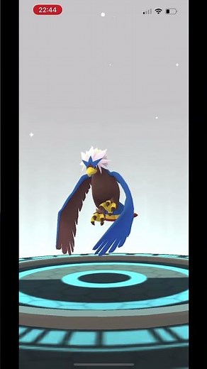 Evolving RUFFLET SHINY to BRAVIARY SHINY | Pokémon Go