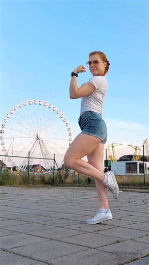 Joanna - Xtra Short Muscle Girl on Instagram: "POV: You got the front row seat to a flex show! 💪🏻😎 . . . #bicep #flexing #redhead #muscles #musclegirl #strongwomen #muscleworship #flexingladies #calves #calvesofinstagram #muscularcalves #biceppeak #shelifts #girlswholiftheavy #girlthatlift"