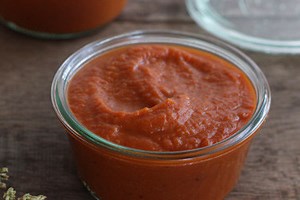 Cómo hacer salsa de tomates asados, la receta clásica (pero con mucho más sabor)