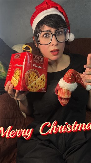 Merry Christmas! Watch out for holiday excesses… and festive xenomorphs 🎄✨ Silicone Chestburster made by @monstersinside.jpg | Vampisaurus Sci-Fi Pinup and Cosplay