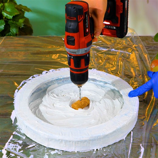 She made moonlight with just cardboard and glue 🌙 | 5-Minute Crafts Family