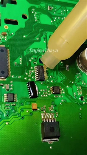 Installing the SMD ULN2003 IC #ElectronicsRepair #SMD #ULN2003 #ICInstallation #SpeedometerRepair
