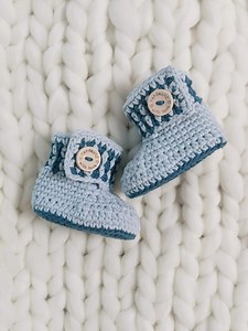 Moss Stitch Crochet Baby Booties | Croby Patterns