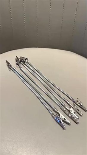双头万向金属鳄鱼夹，点蚊香、电烙铁焊接导线都很实用。
