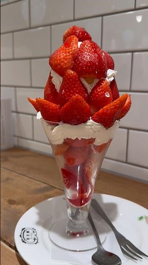 【横浜】贅沢の極みパフェ🍓期間限定‼️#横浜 #グルメ #パフェ #いちご #期間限定 #strawberry #japanesefood #yokohama #fruit
