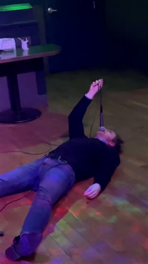 What song has you like this at karaoke? 🎥/Collab | UNILAD Sound