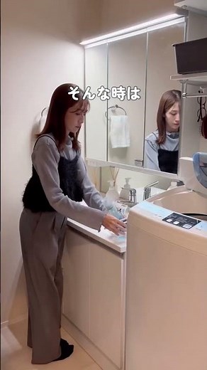 衣替え後の服に出てくる黄ばみ対策✨重曹・酸素系漂白剤・食器用洗剤を混ぜてペーストに。気になる部分に塗って、洗濯するとスッキリ！ 諦める前に試したいお洗濯アイデアです。