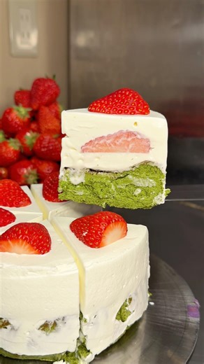 A rich and melting matcha Basque cheesecake #japanesefood
