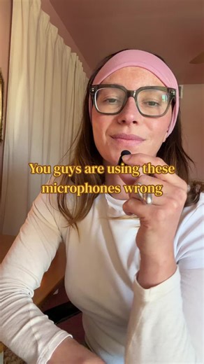 A public service announcement for all you lovely content creators… here’s how the pros use a lav mic 🎤 #contentcreatortips #microphone #influencertips